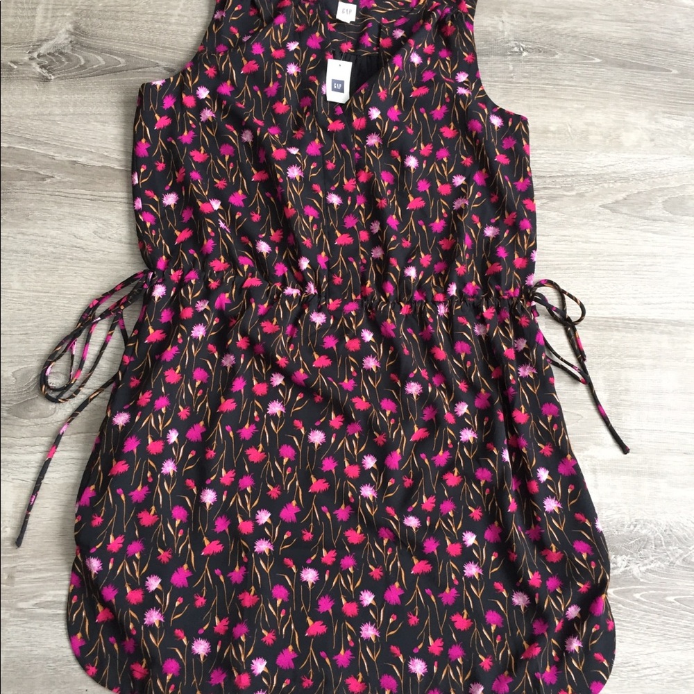 NWT GAP dress size small